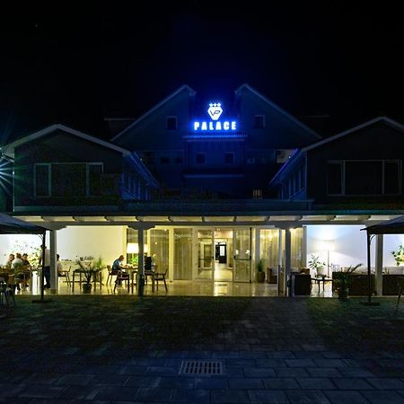 Vila Palace Caransebes Bagian luar foto