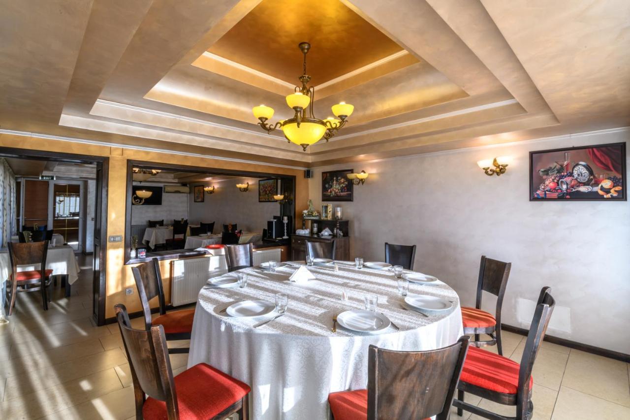 Vila Palace Caransebes Bagian luar foto
