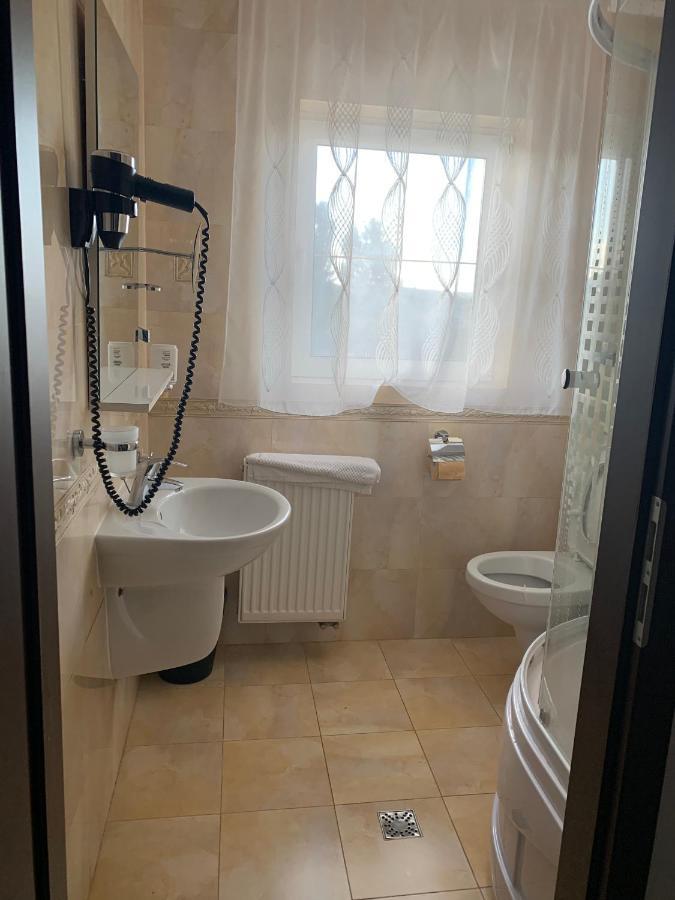 Vila Palace Caransebes Bagian luar foto